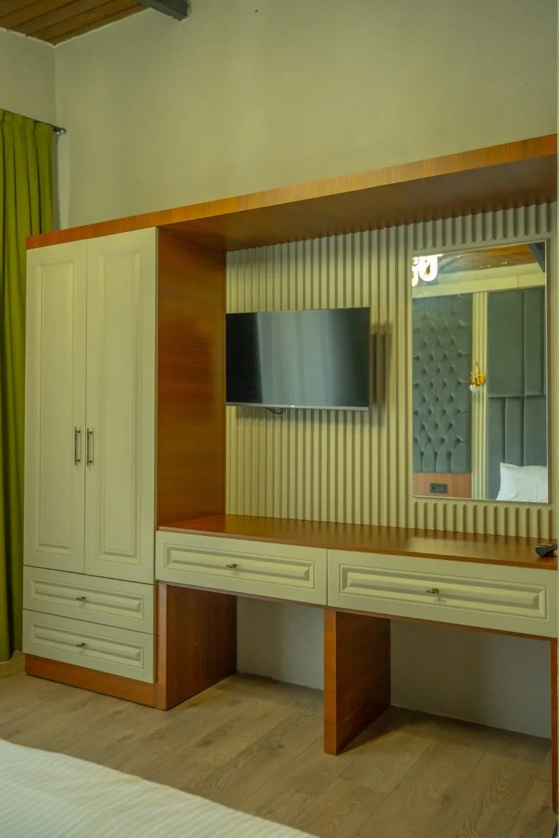 Berra Resort Tatil Köyü'nde modern bungalov iç görünümü
