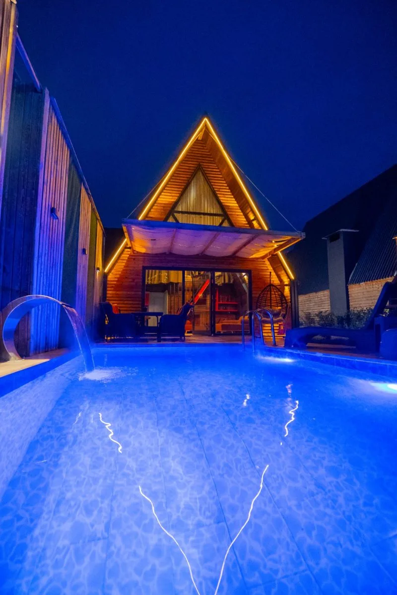 Berra Resort Tatil Köyü'nde özel havuzlu bungalov görünümü