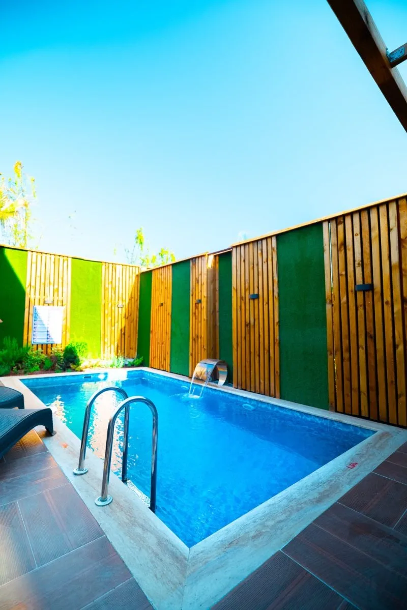 Berra Resort Tatil Köyü'nde özel havuzlu bungalov ve villa görünümü