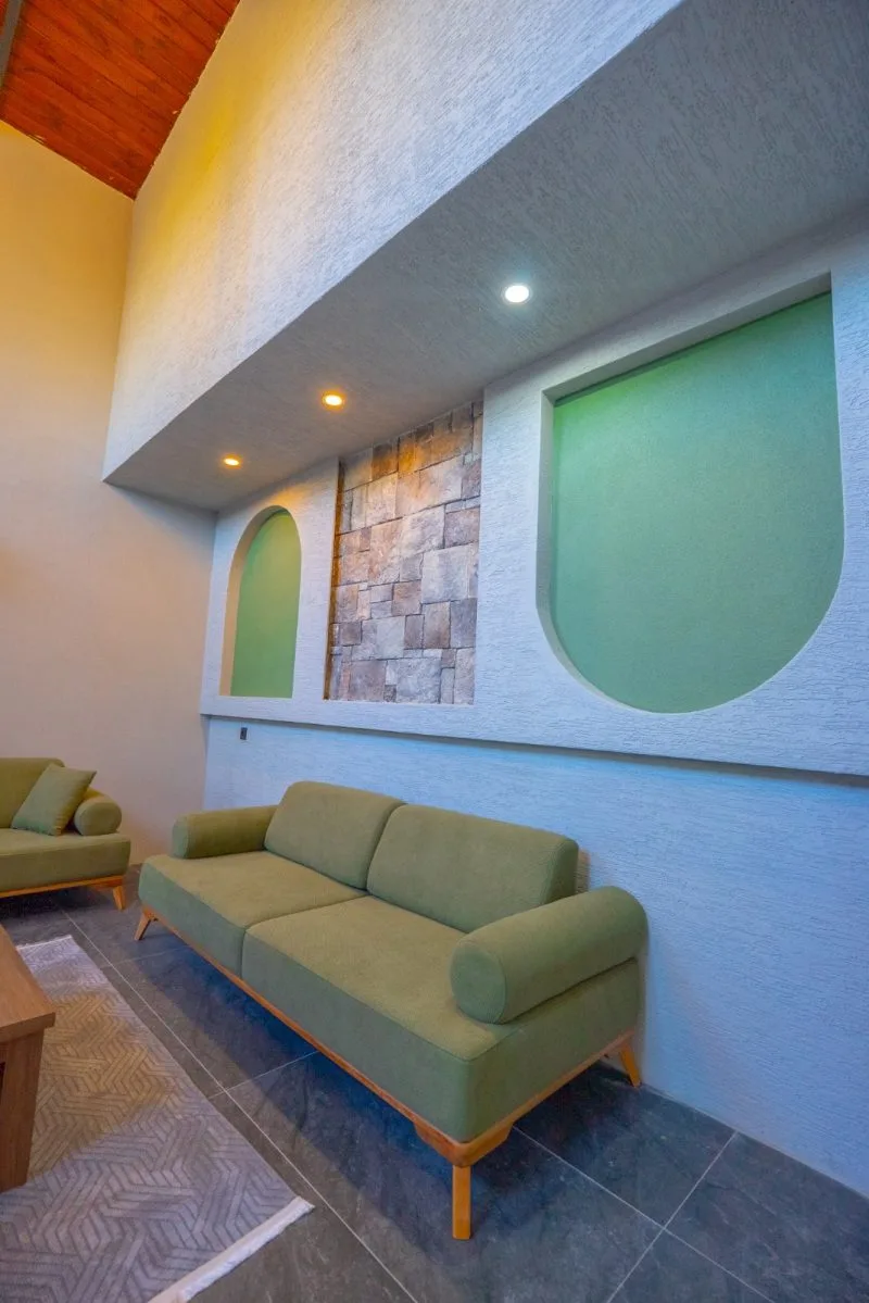 Berra Resort Tatil Köyü Sapanca'nın modern oturma alanı ve huzurlu atmosferi.