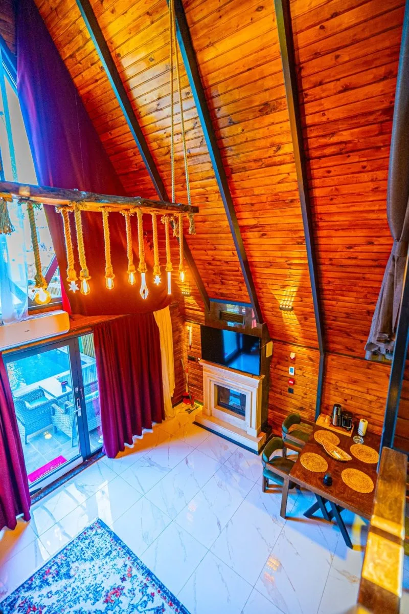 Berra Resort Tatil Köyü Sapanca'da bungalov iç mekan görünümü.