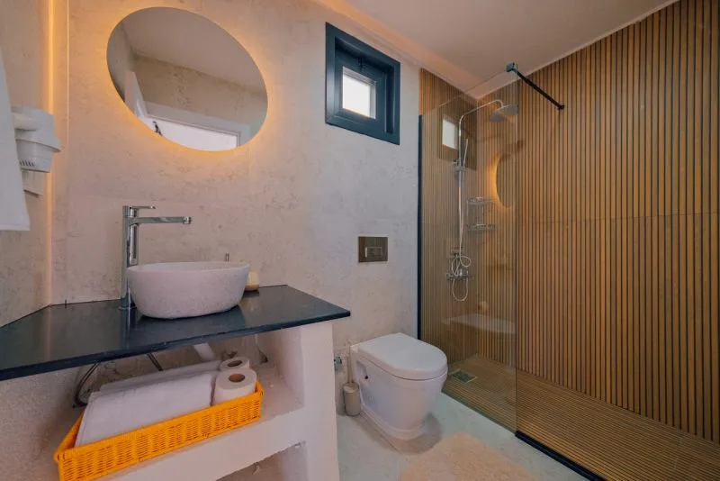 Boho Sapanca otelinin modern bungalov banyo görseli