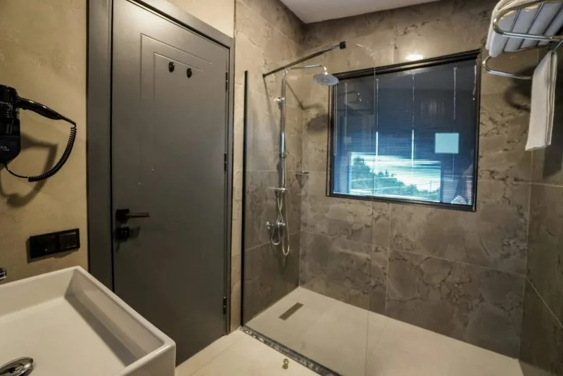 Lake Look Sapanca'daki modern bungalov banyo alanı