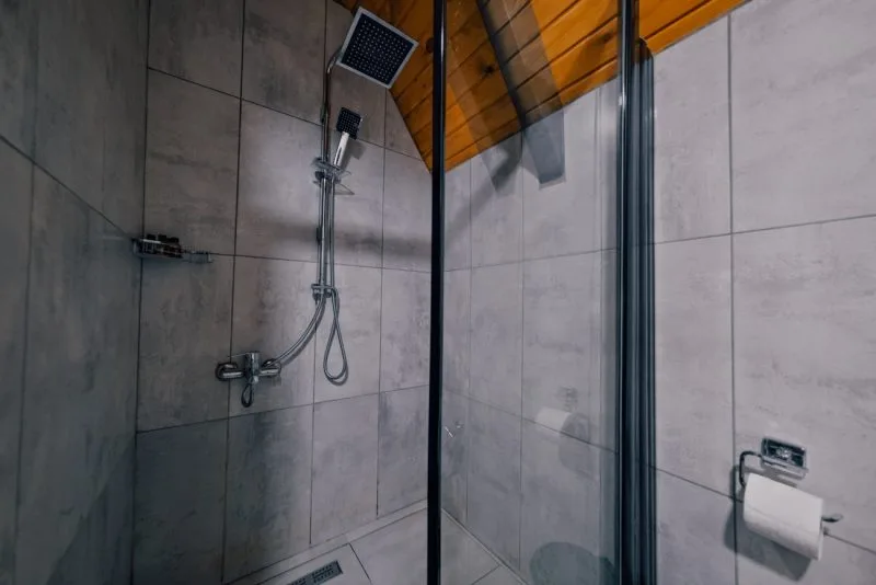 Sapanca Cbc Plus Bungalov'da modern banyo görünümü