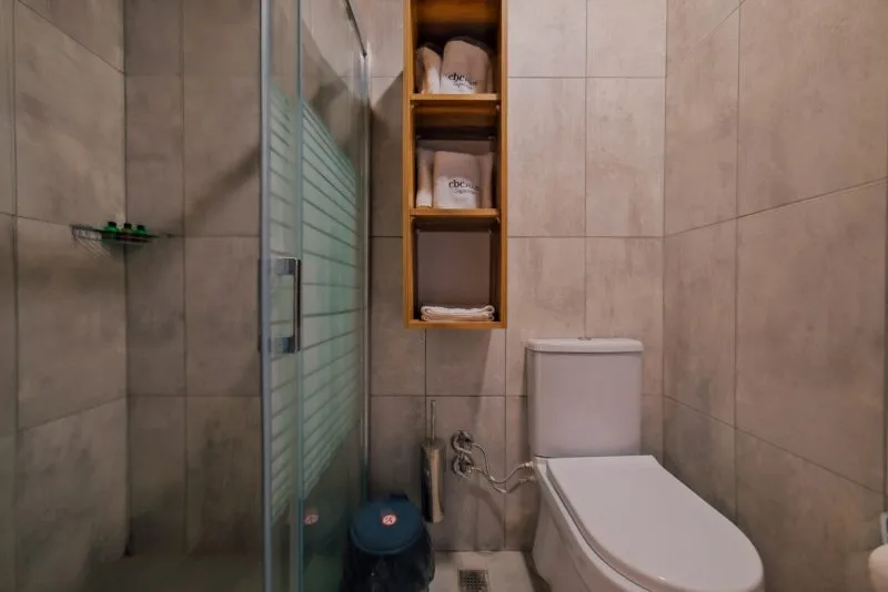 Sapanca Cbc Plus Bungalov'da modern banyo tasarımı