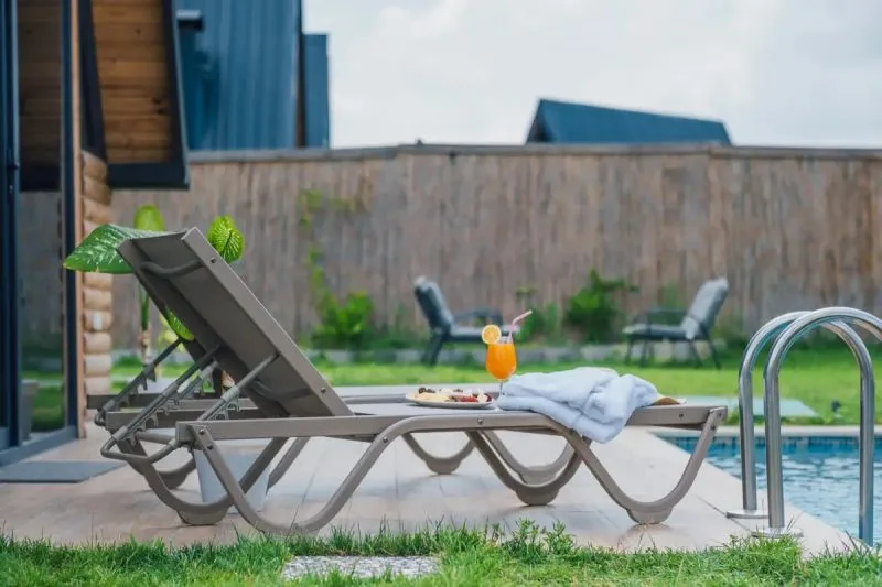 Sapanca My Resort Prive'de özel havuzlu bungalov ve dinlendirici bahçe manzarası