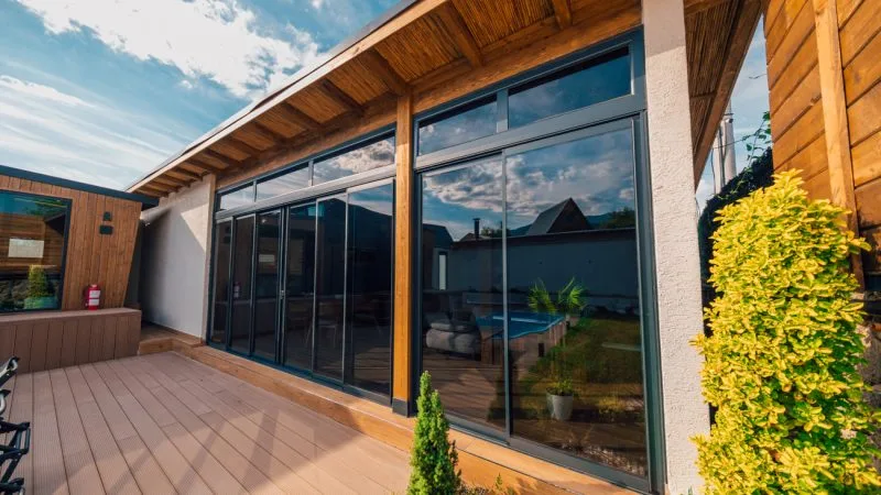 The Now Sapanca otelinin genel görünümü ve özel havuzlu tiny house