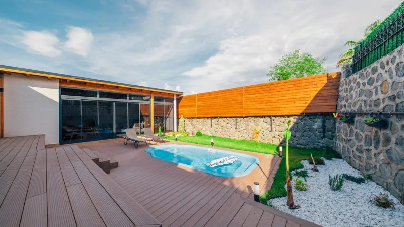 The Now Sapanca otelinde özel havuzlu tiny house genel görünümü
