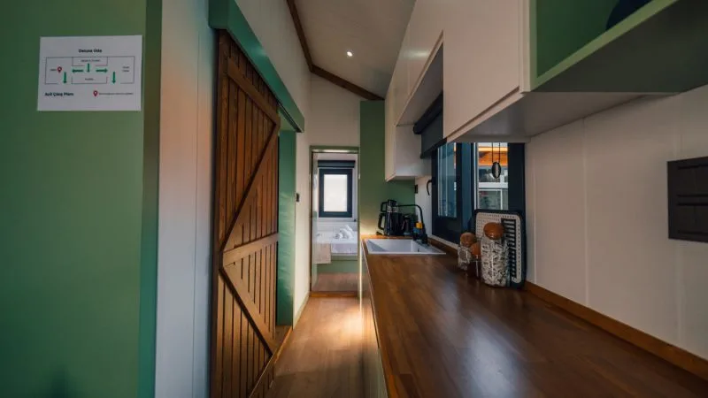 The Now Sapanca'daki modern tiny house'un iç mekan görünümü
