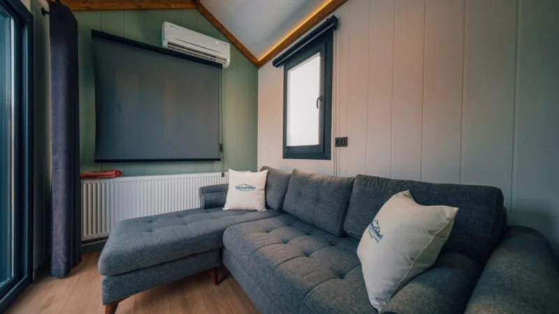 The Now Sapanca otelinin modern tiny house oda görseli