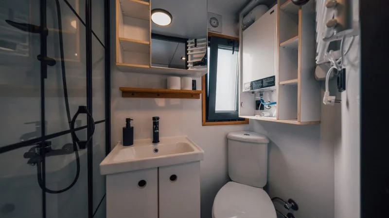 The Now Sapanca otelinde modern banyo tasarımı ve konforlu detaylar